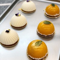 2 styles of cheesecake